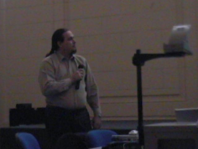 Diego mostrando el famoso auto que entusiasm� a la gente