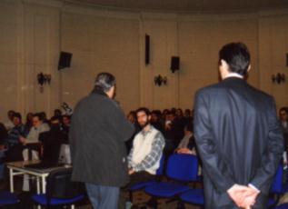 el Lic. Carlos Tomassino (jefe del Depto.Sistemas) agradeciendo a los participantes y organizadores del evento